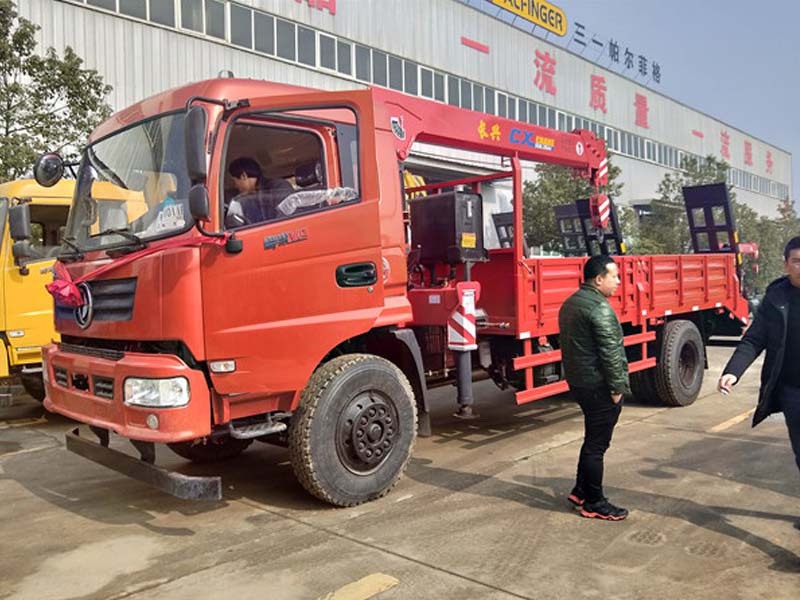 程力小型垃圾壓縮車(chē)