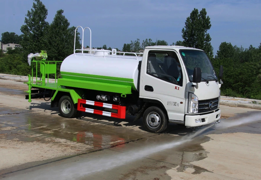 大運(yùn)灑水車——為城市景觀助力
