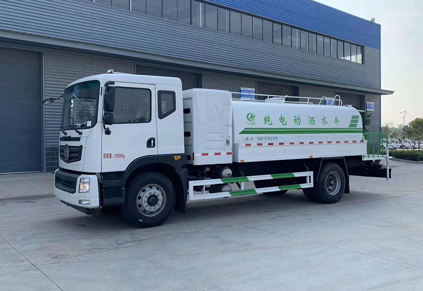 東風(fēng)灑水車(chē)：質(zhì)量保證，服務(wù)一流
