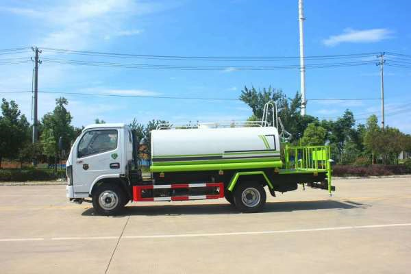 安陽灑水車出租價(jià)格 咨詢電話：0722-3331866
