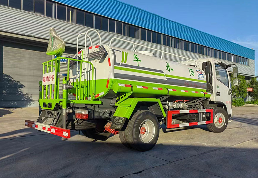 伊春凱力牌灑水車：為城市環(huán)衛(wèi)保駕護(hù)航
