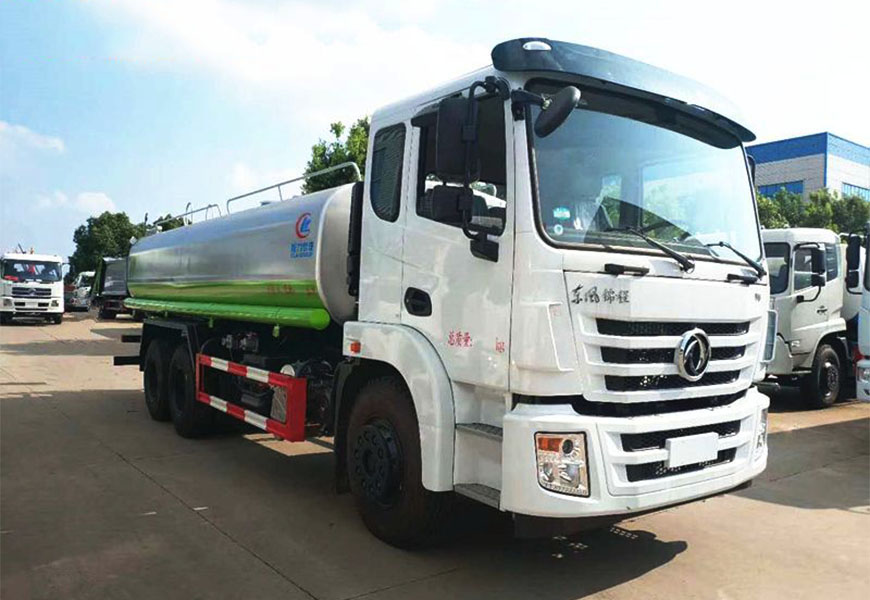 嘉興福田五星三輪灑水車：垃圾清理神器
