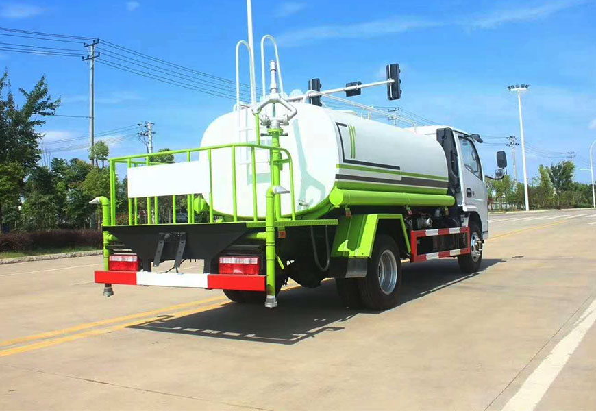 房山區(qū)江淮駿鈴灑水車：潑灑出城市美好
