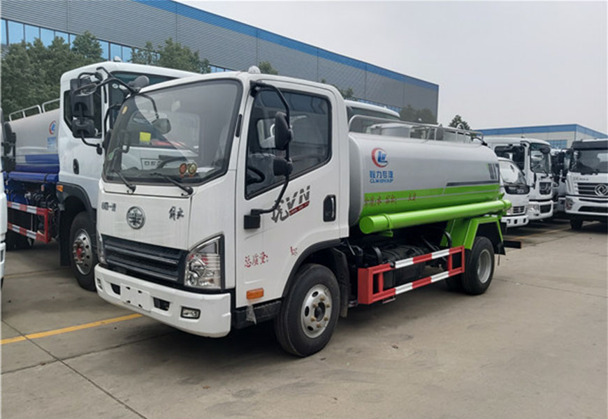 周口二立方灑水車——為城市添綠添美
