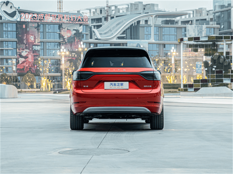 比亞迪 DMI 電動車與華為問界的全方位對比
