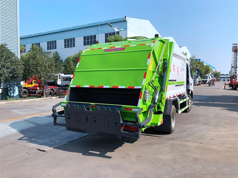 珠海后雙橋壓縮式垃圾車：環(huán)保新時(shí)代的“利器”
