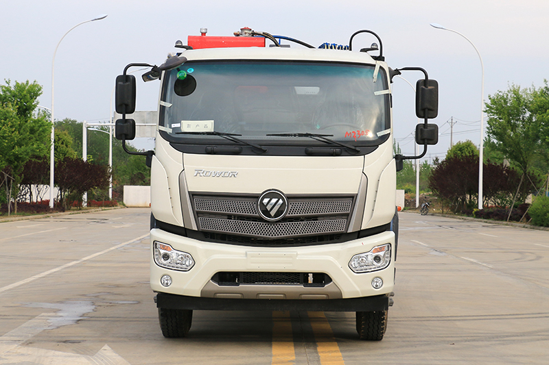 “凱馬壓縮式對接垃圾車：智能處理城市生活垃圾”
